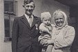 Rodiče František a Emilie Šolarovi s vnukem Zdeňkem Šelmátem.