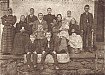 1901 - Tomáš Moravec s rodinou před čp. 11